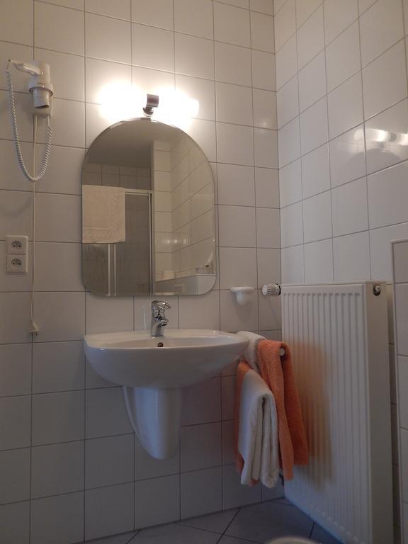 Zum Burghof Hotel Schoenberg Room photo